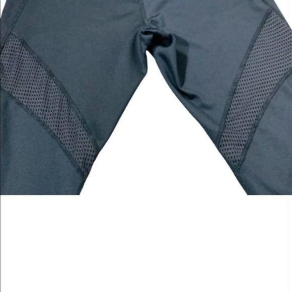 Z by Zella Black Cropped Capri Athletic Leggings - Picture 5 of 6